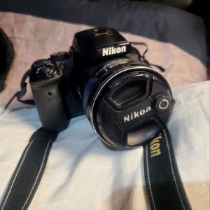 Nikon p900 camera with bag, camera case, extra batteries, and other accessories.